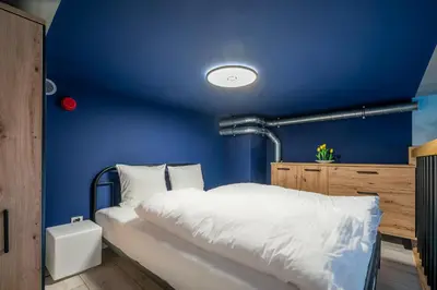 Łóżko lub łóżka w pokoju w obiekcie RentPlanet - Apartamenty Zarembowicza II