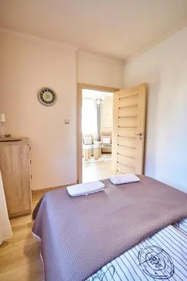 Łóżko lub łóżka w pokoju w obiekcie LAGUNA Apartament 9 Willa Ogrodowa