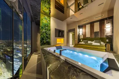 Basen w obiekcie Apartamenty z Jacuzzi w Sky Tower lub w pobliżu