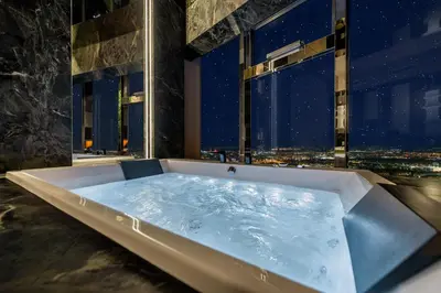 Plan piętra w obiekcie Apartamenty z Jacuzzi w Sky Tower