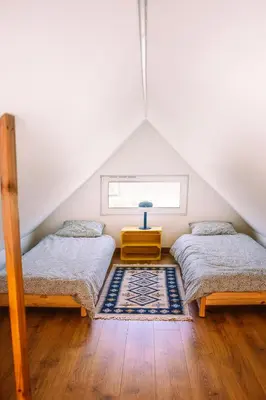 Łóżko lub łóżka w pokoju w obiekcie Sarnia Łąka Domek 2 z Prywatnym Jacuzzi