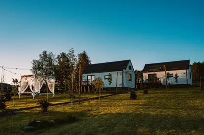 Ogród w obiekcie Sarnia Łąka Domek 2 z Prywatnym Jacuzzi