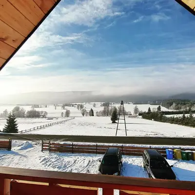 Obiekt Osada Orlica klimatyczne domki z widokiem na góry i termalnym SPA sauna jacuzzi 4 km od Zieleniec Ski Arena zimą