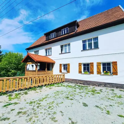Budynek, w którym mieści się gospodarstwo agroturystyczne