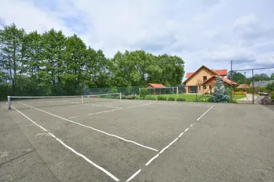 Tenis lub squash w obiekcie Dworek Polanica lub w pobliżu