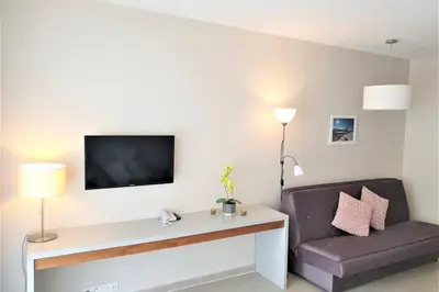Telewizja i/lub zestaw kina domowego w obiekcie CZARNA GÓRA BIAŁA WODA SIENNA Apartment STUBAI 18