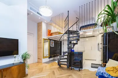 Telewizja i/lub zestaw kina domowego w obiekcie Retro Apartment Old Town