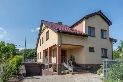 Budynek, w którym mieści się pensjonat