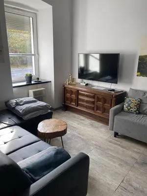 Telewizja i/lub zestaw kina domowego w obiekcie Apartament Wrocławska blisko zamku Książ