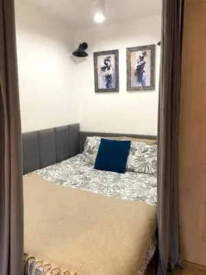 Łóżko lub łóżka w pokoju w obiekcie Lemuria Apartament Szkolna centrum