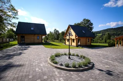 Budynek, w którym mieści się dom w stylu alpejskim
