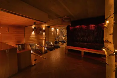 Część wypoczynkowa w obiekcie APARTAMENTY U HARREGO BOUTIQUE SPA masaże, sauna, tężnia solankowa , balkon , taras , klimatyzacja , parking