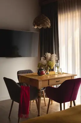 Telewizja i/lub zestaw kina domowego w obiekcie APARTAMENTY U HARREGO BOUTIQUE SPA masaże, sauna, tężnia solankowa , balkon , taras , klimatyzacja , parking