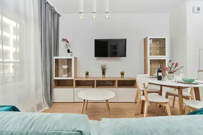 Telewizja i/lub zestaw kina domowego w obiekcie Modern Apartments Kościuszki with FREE GARAGE Wrocław by Noclegi Renters