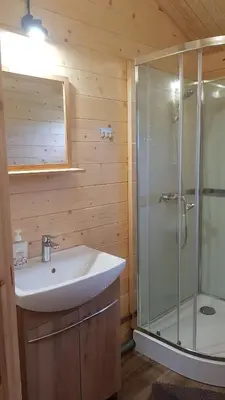 Łazienka w obiekcie Domki pod Brzózkami