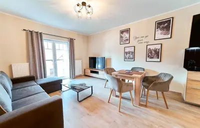 Telewizja i/lub zestaw kina domowego w obiekcie LAGUNA Apartament Podróżnika 22 Wille Parkowe