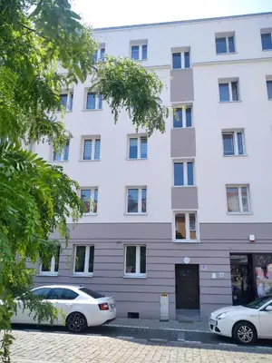 Budynek, w którym mieści się apartament