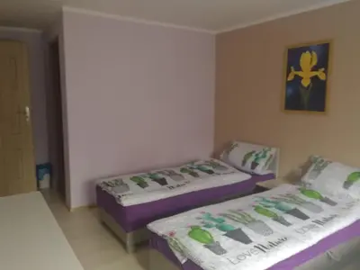 Łóżko lub łóżka w pokoju w obiekcie NOCLEGI u ALI