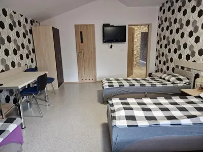 Łóżko lub łóżka w pokoju w obiekcie NOCLEGI u ALI