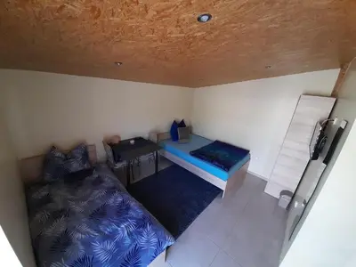 Łóżko lub łóżka w pokoju w obiekcie Pokoje FreeDoor