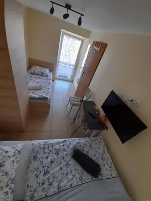Telewizja i/lub zestaw kina domowego w obiekcie Pokoje FreeDoor