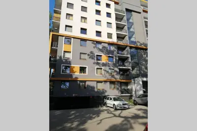 Budynek, w którym mieści się apartament