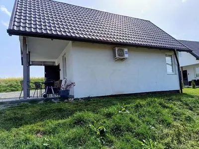 Budynek, w którym mieści się dom w stylu alpejskim