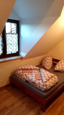 Łóżko lub łóżka w pokoju w obiekcie Apartamenty Jagusia