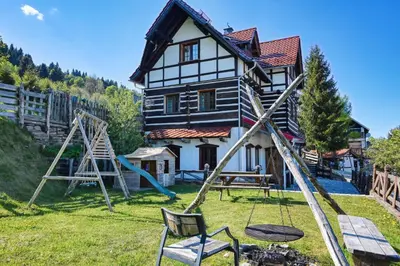 Plac zabaw dla dzieci w obiekcie Apartamenty Jagusia