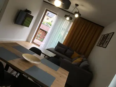 Część wypoczynkowa w obiekcie Apartamenty Black&White Lubawka - Domek z ruską banią i sauną