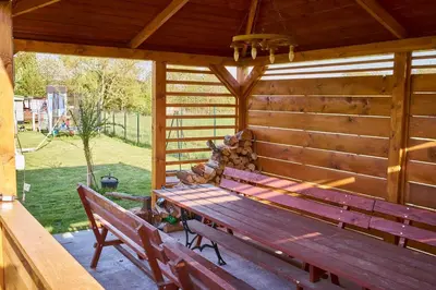 Ogród w obiekcie Marel-Apartments Domek Duna Lux Polanica Zdrój