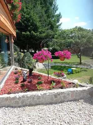 Ogród w obiekcie Apartamenty Sowianka