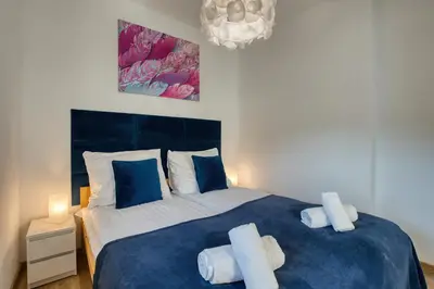 Łóżko lub łóżka w pokoju w obiekcie Wakacyjne Historie - nowoczesne i komfortowe apartamenty ze SPA u podnóża Śnieżnika