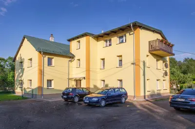 Budynek, w którym mieści się apartament