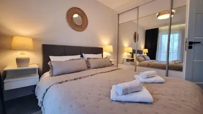 Łóżko lub łóżka w pokoju w obiekcie SUDETIA APARTMENT - Polanica Residance 8 - garaż podziemny & mini SPA w cenie