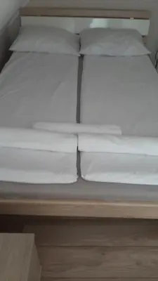Łóżko lub łóżka w pokoju w obiekcie GALA