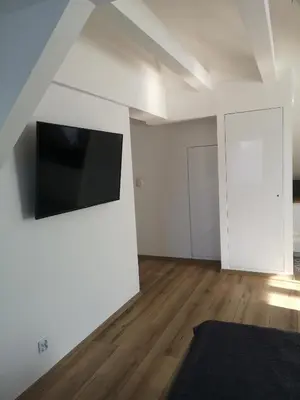 Telewizja i/lub zestaw kina domowego w obiekcie Apartamenty Lawendowy Zakątek 7