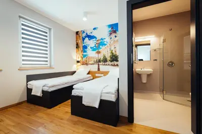 Łóżko lub łóżka w pokoju w obiekcie blue hotel