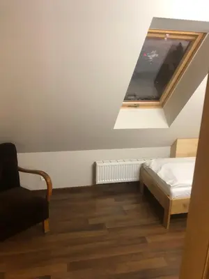 Łóżko lub łóżka w pokoju w obiekcie Śnieżka