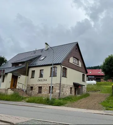 Budynek, w którym mieści się apartament