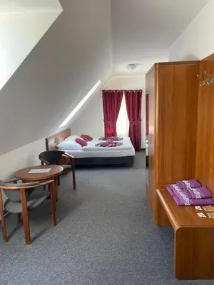 Łóżko lub łóżka w pokoju w obiekcie Pod Orłem
