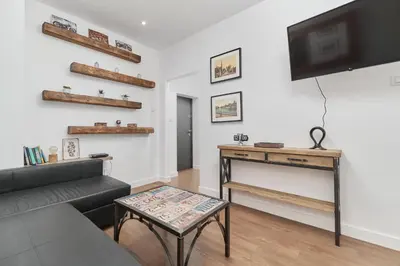 Telewizja i/lub zestaw kina domowego w obiekcie City Center Studio Wrocław by Noclegi Renters