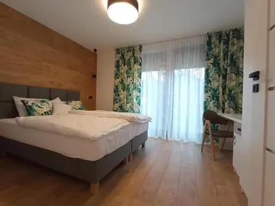 Łóżko lub łóżka w pokoju w obiekcie Apartamenty Woda i Las