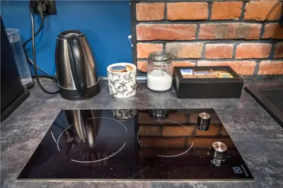 Zestaw do parzenia kawy i herbaty w obiekcie Uroczy Apartament Gliwice