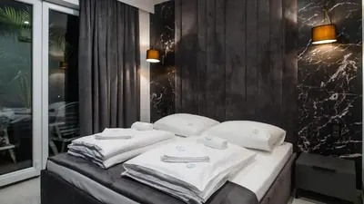 Łóżko lub łóżka w pokoju w obiekcie Apartamenty Kapitańskie - Pływające