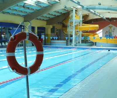 Basen w obiekcie Hotel Wodnik lub w pobliżu