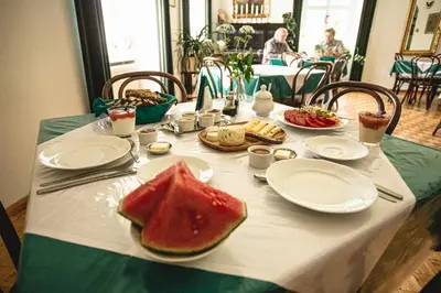 Jedzenie w pensjonacie lub w pobliżu