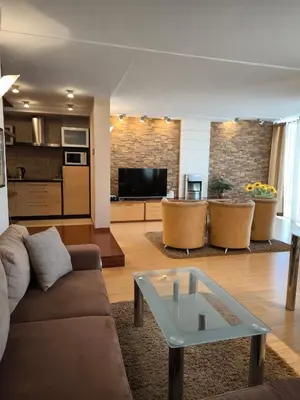 Kuchnia lub aneks kuchenny w obiekcie Uroczy apartament przy deptaku z parkingiem.