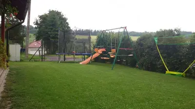 Plac zabaw dla dzieci w obiekcie Apartamenty Antonio
