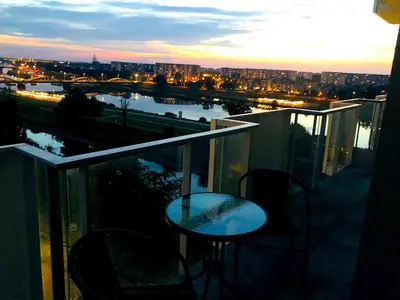 Balkon lub taras w obiekcie Apartament z tarasem i widokiem na Odrę